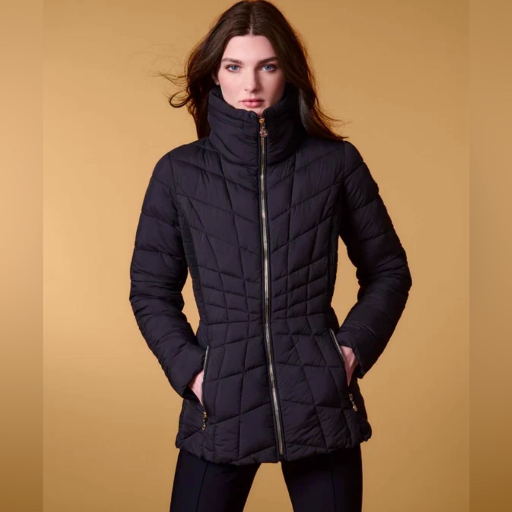 Bernardo Latitude flare short puffer jacket, size Large, shiny black